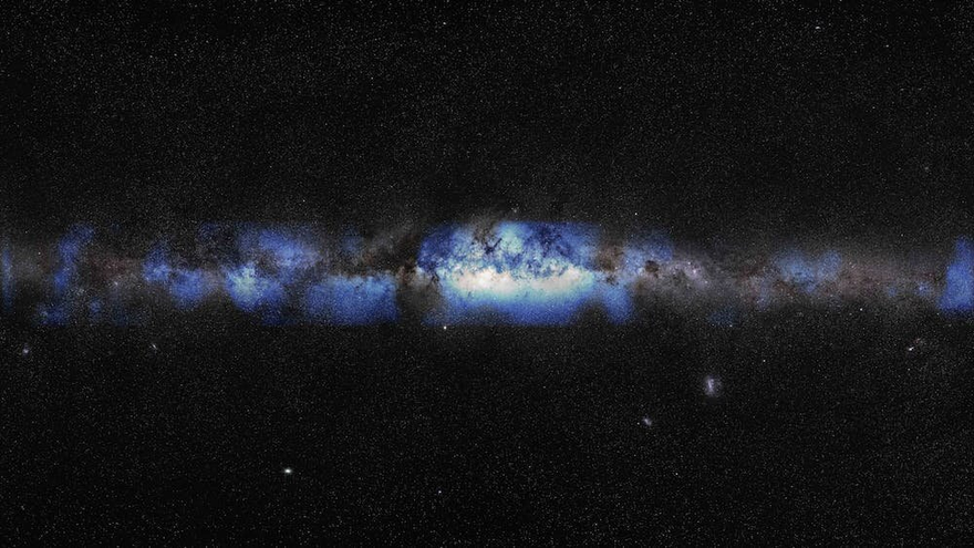 Một chân dung của dải Ngân hà kết hợp ánh sáng khả kiến và phát xạ neutrino (màu xanh lam)